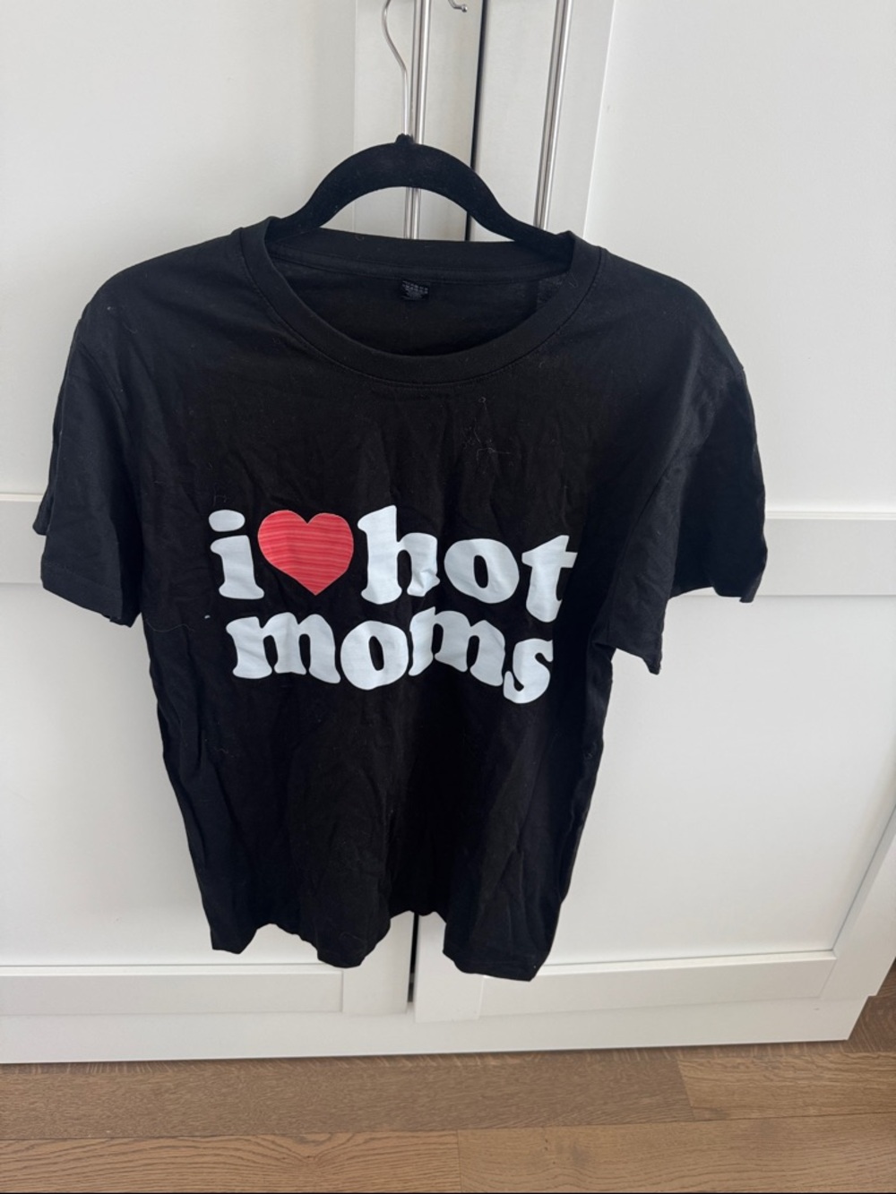 Black Graphic Tee - I ♥ Hot Moms